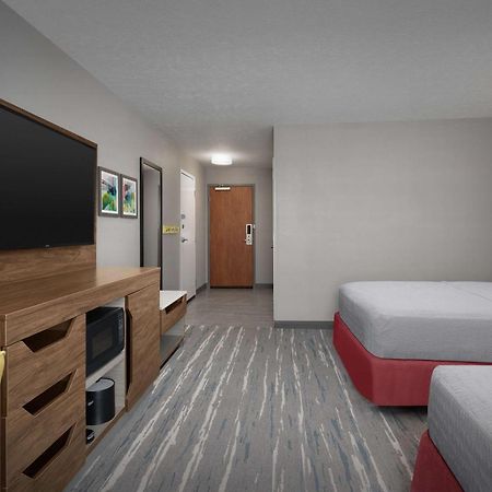 Hampton Inn Waterloo Exterior photo