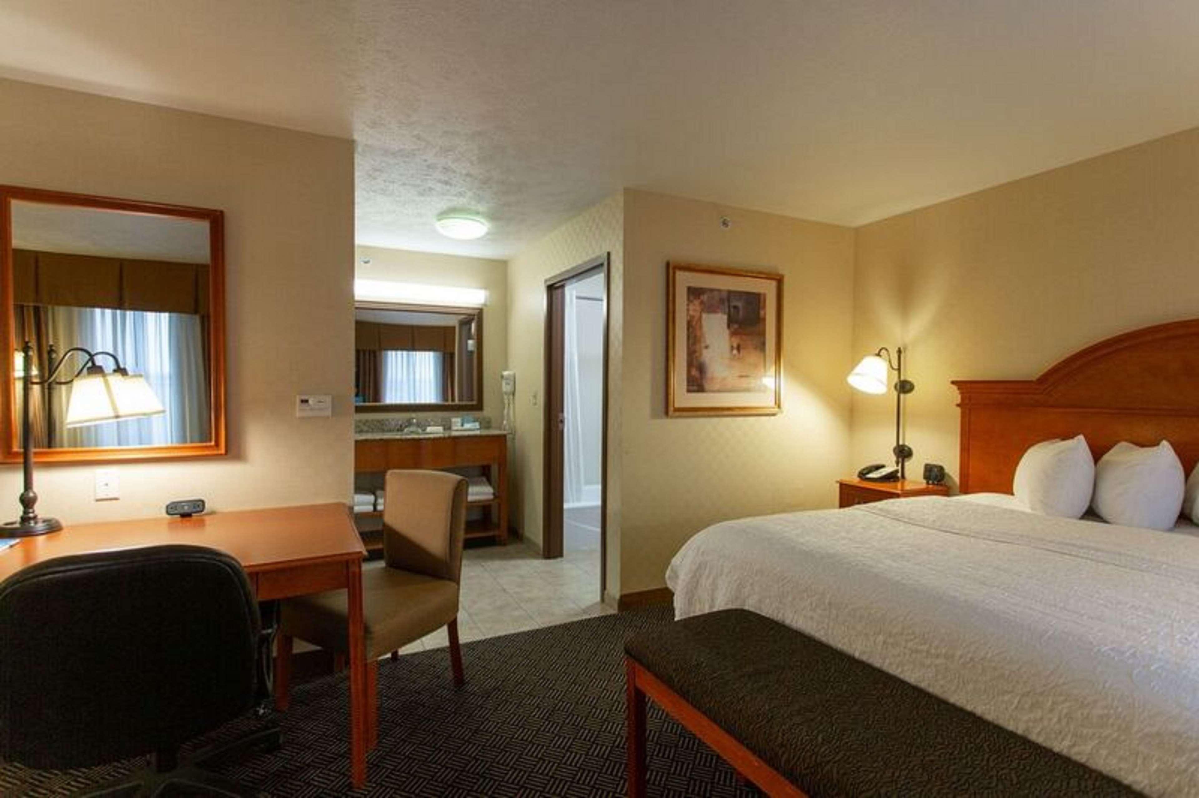 Hampton Inn Waterloo Exterior photo