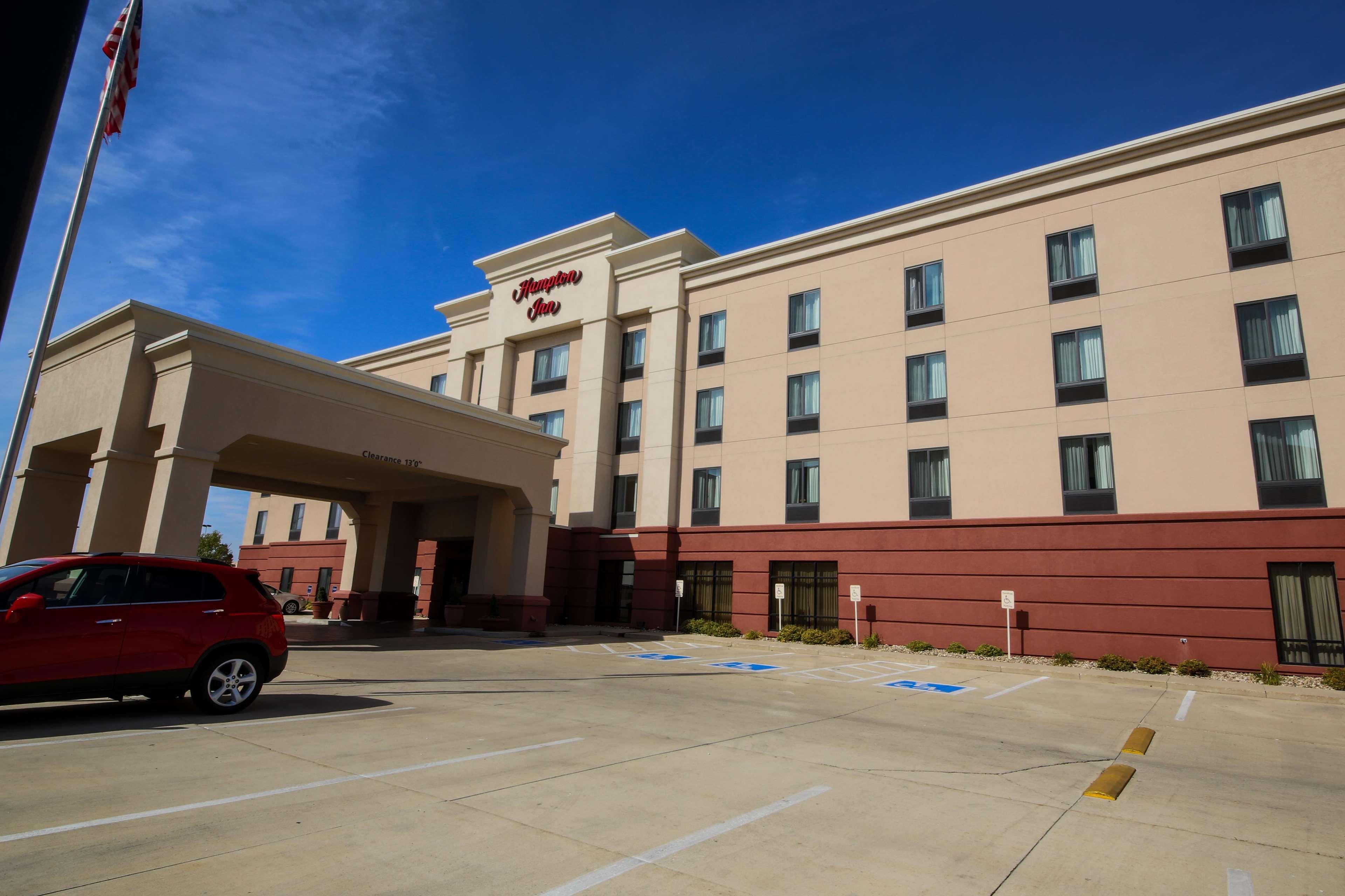 Hampton Inn Waterloo Exterior photo