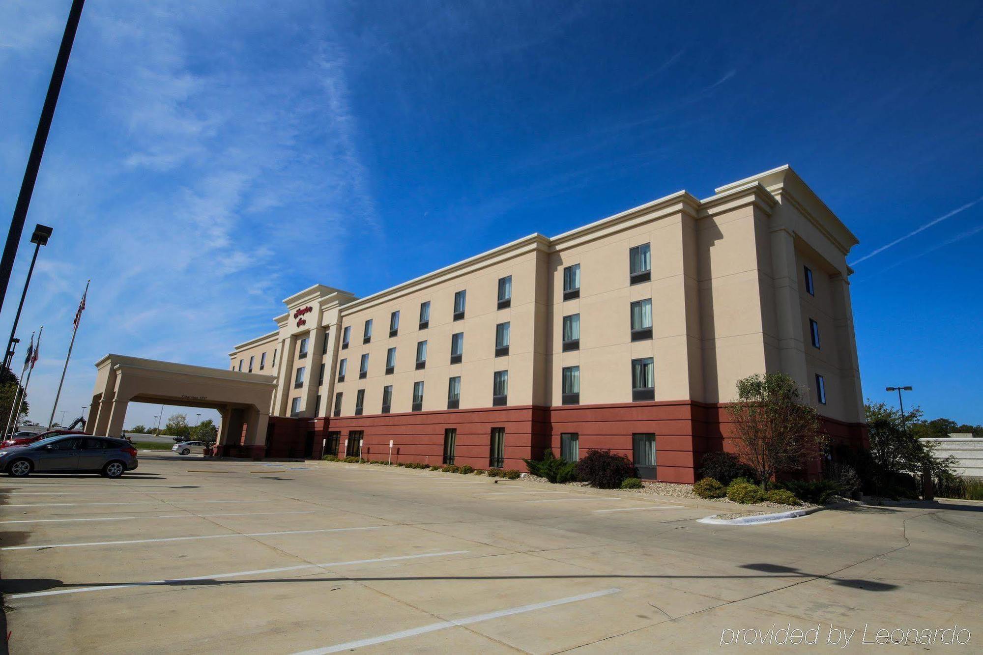 Hampton Inn Waterloo Exterior photo